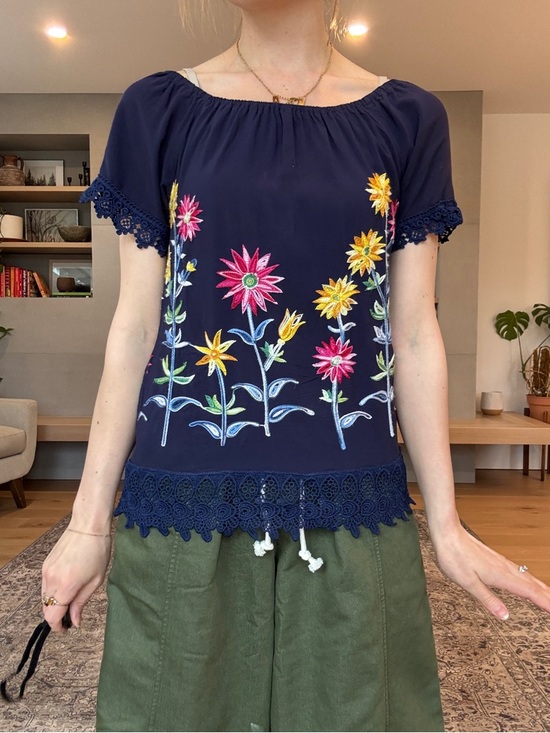 Vintage Navy Floral Embroidered off shoulder or Short-Sleeve Women's Top xs to s - Picture 4 of 15